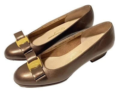 Zapatos Salvatore Ferragamo Vara Pump Metallic Bronce Arco Mujer Talla 6B Hechos en Italia Foto 1 de 4