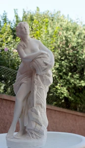 Gartenbrunnen mit Brunnenfigur Steinguss Statue kompl. mit Wasserpumpe - Bild 1 von 10