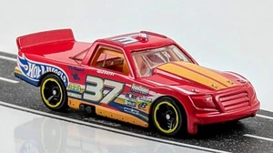Circle Trucker / Red / Hot Wheels / 2014 - Picture 1 of 2
