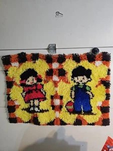 Vintage Junge und Mädchen spielen Riegel Haken Teppich Wandbehang 36"×24" selten - Bild 1 von 5