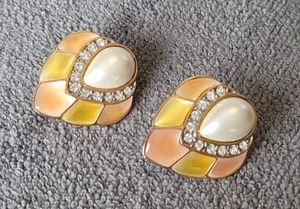 Vintage 80s Butler FAC Fan MOP Austrian Crystal Cushioned Clip on Earrings - Bild 1 von 15