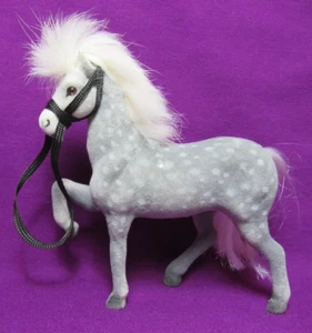 Apfel grau Pferd beflockt Tierfigur Echthaar Mähne & Glasaugen - Bild 1 von 9