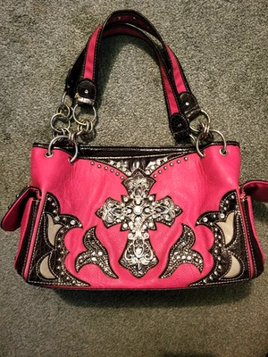 Bolso sin asas Love Creek de cuero rosa con tachuelas con asa de cadena bolsillos laterales Foto 1 de 4