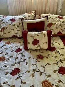 Queen Comforter  - Picture 1 of 4