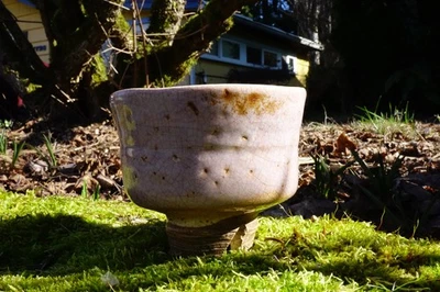 Pink Hagi Chawan / Tea Bowl by Sakakura Shinbei XII 十二代 坂倉新兵衛 (1881-1960) - Image 1 of 4