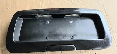 02-09 GMC Envoy Trailblazer Tailgate Latch Handle License Plate Holder Panel. Foto 1 de 4