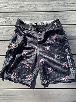 KIRRA 32 码男式冲浪拉伸板/游泳/冲浪 ~ 黑色/灰色/红色:黑桃 ~ — 第 1/4 张图片