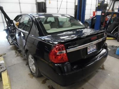 Puerta trasera izquierda vidrio usado se adapta: Chevrolet Malibu 2005 emblema estilo clásico Foto 1 de 4