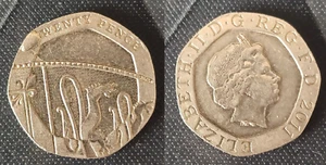 20p 2011 COIN DIE BLEED ERRORS BOTH SIDES. MISSING "T" - Picture 1 of 1