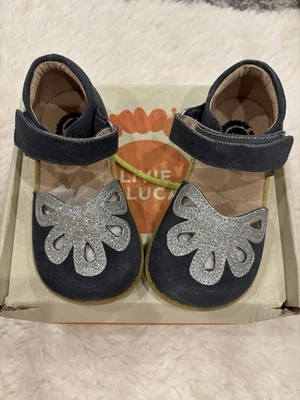 Livie and Luca Niñas Gris Clásico Gamuza Cuero Pétalos Zapatos EE. UU. Talla 9 Foto 1 de 4