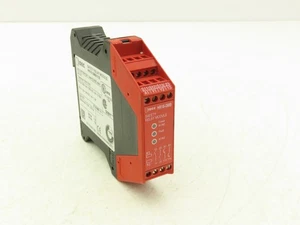IDEC HR1S-DMB1132 Safety Relay Module 24VDC HW-Rev 1.10 HW-Rev 1.50 - Picture 1 of 13
