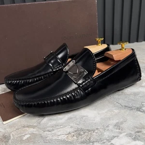 Mocasín de conducción Louis Vuitton sobre pista de carreras cuero negro esmaltado 8 LV 9 US 42 EUR - Imagen 1 de 13