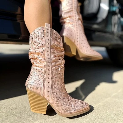 Nuevas botas vaqueras/vaqueras holgadas de diamantes de imitación de oro rosa con tacón ancho Foto 1 de 4