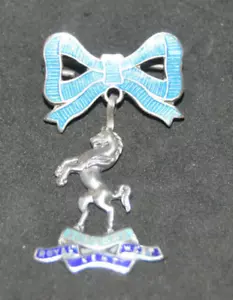 Vintage Royal West Kent silver enamel bow drop sweetheart brooch lapel pin badge - Foto 1 di 4