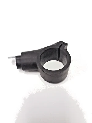 HONDA VF750C MAGNA RIGHT HAND FRONT TURN SIGNAL MOUNT 33490-MZ5-000 - Image 1 of 4