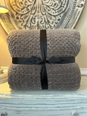 Banana Republic Home Terciopelo Cosido a Mano REINA Edredón Trufa NUEVO SIN ETIQUETAS OB Foto 1 de 4