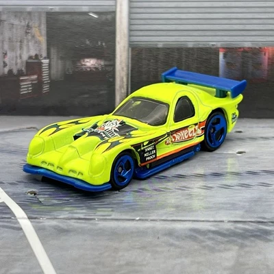 Hot Wheels Panoz GTR-1 Flourescent Yellow 2003 1:64 Diecast Car [8k] - Image 1 of 4