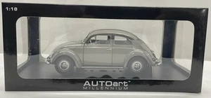 Autoart 1/18 Volkswagon Beetle 1200 Limousine (1955) in Polaris Silver - Picture 1 of 7