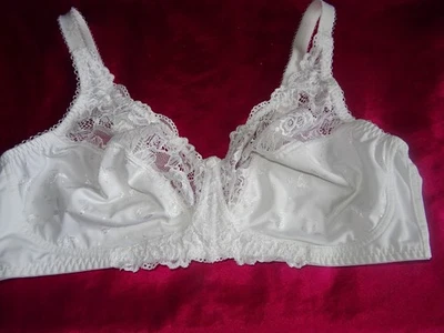 Бюстгальтер без подкладки кружевной без провода белый размер 36D без указания бренда - Изображение 1 из 3