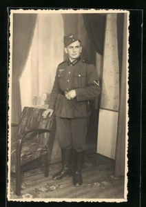 Postal soldado del ejército en uniforme - Imagen 1 de 2