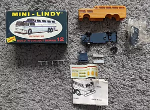 VTG MINI-LINDY GREYHOUND BUS SNAP PLASTIC MODEL KIT 1:64 UNBUILT #12 - Picture 1 of 7