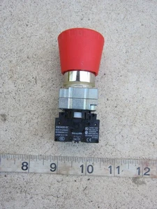 Siemens 3SB3400-0C 1NC Contact w Red Push Button,Used - Picture 1 of 3