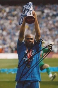 GILLINGHAM: SIMEON JACKSON SIGNED 6x4 TROPHY CELEBRATION PHOTO+COA - Picture 1 of 1