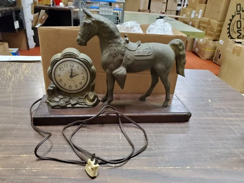 Vtg Galter Spartus Yorkshire Electric Western Country Horse Mantle Clock & Base Cover