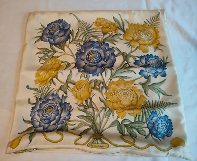 Salvatore Ferragamo Flower Floral Silk Twill 16” x 16” Pillow Cover Foto 1 de 4