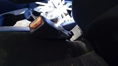 06-11 RIO Hebilla de cinturón de seguridad delantero del conductor, negro Foto 1 de 4