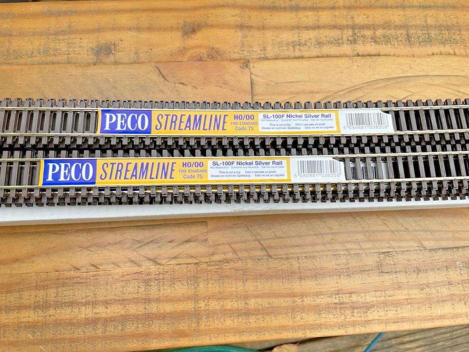 PECO SL-100F HO/OO FLEXIBLE TRACK CODE 75 WOODEN SLEEPER TYPE TRACK - Image 1 of 4