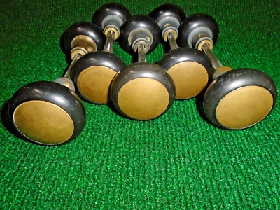 UN PAR DE PERILLAS PUERTA BAQUELITA 1920 LATÓN Y NEGRO 2" DIÁMETRO - BONITO (20154) Foto 1 de 4