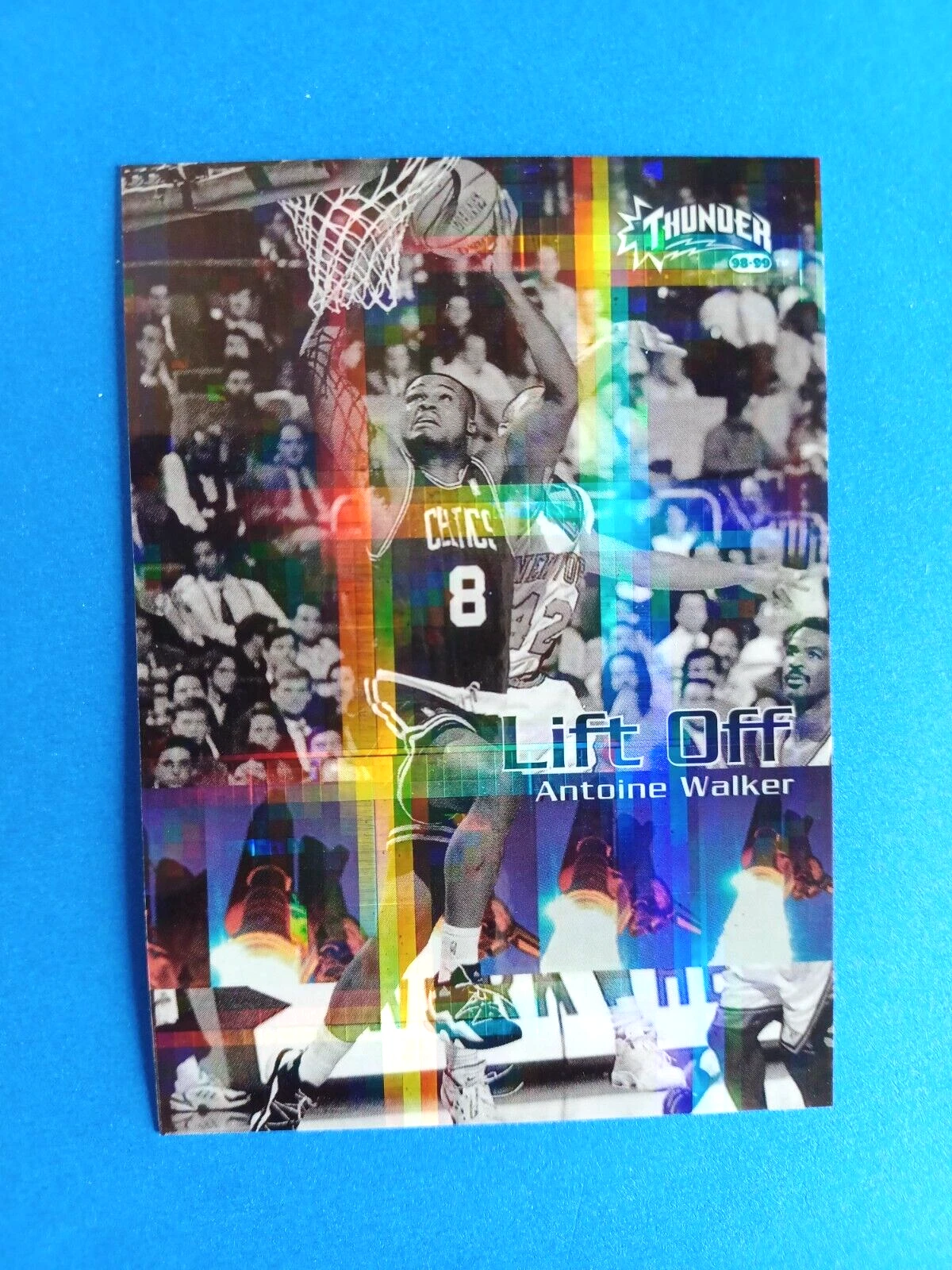 1998-99 SKYBOX THUNDER ANTOINE WALKER #10 LIF T OFF INSERT BOSTON CELTICS