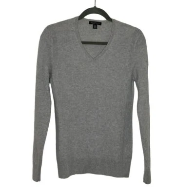 Suéter de Cachemira Saks Fifth Avenue Cuello en V Talla M Gris Clásico Preppy Foto 1 de 4