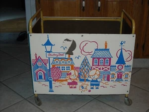 Vintage 1980s ? STRAWBERRY STREET Toy Box With Wheels / Rolling Toy Cart /Chest - Picture 1 of 18