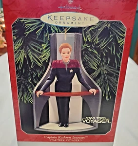 Star Trek Voyager Capitana Kathryn Janeway 1998 Sello Recuerdo Ornamento REGALO DE NAVIDAD - Imagen 1 de 4