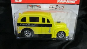 Hot Wheels 2010 Larry`s Garage #10/39 SCHOOL BUSTED yellow - Picture 1 of 4
