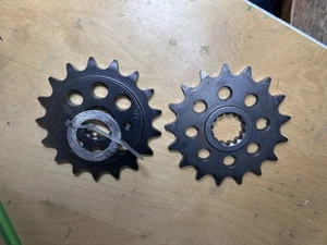 (2) Sprockets 17T For YAMAHA R6 YZFR6 - Picture 1 of 1