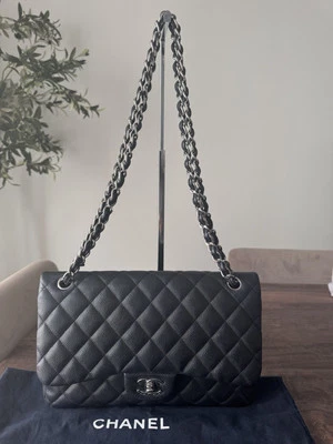$12,200 Bolso CHANEL Clásico Jumbo Doble Solapa, Herrajes Plateados Caviar Foto 1 de 4
