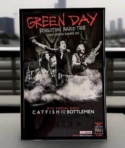 GREEN DAY & CATFISH BOTTLEMEN Revolution Radio Tour 2017 Gerahmtes Konzert Poster - Bild 1 von 2