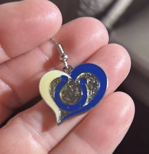 Orecchini pendenti cuore tono reale e bianco e argento con logo Colt. Smalto 2725 - Foto 1 di 3