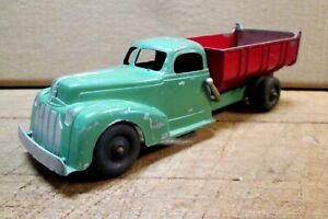 Early 1950s DUMP TRUCK by HUBLEY KIDDIE TOY No. 470, 9.625" Long