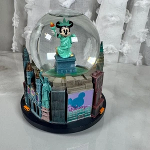 Minnie Mouse Statue of Liberty Musical Snow Globe Disney Store NYC Tested Works - Picture 1 of 9
