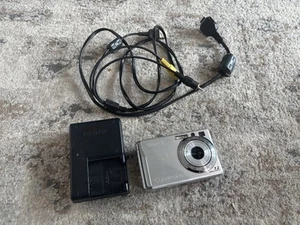 Sony Cyber-shot DSC-W80 7.2MP Digital Camera - Silver Slightly Stuck Lens Cover - Picture 1 of 5