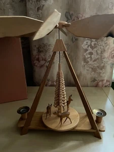 pyramide aus dem Erzgebirge mit drei Rehen - Bild 1 von 6