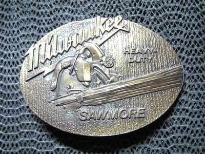MILWAUKEE SAWMORE SIERRA DE ALTA RESISTENCIA PUBLICIDAD HEBILLA DE CINTURÓN! ¡VINTAGE! RARO! 1977! Foto 1 de 4
