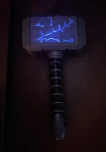 Hasbro Marvel Studios Thor's Hammer Mjolnir con luces de sonido - Imagen 1 de 4