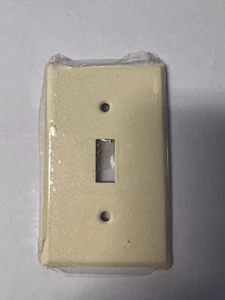 NEW Mulberry #99071 1 Gang Ivory Wrinkle Metal Toggle Wallplate - Picture 1 of 3