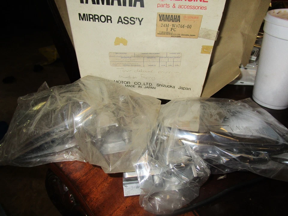 Yamaha Virago XY 920 mirror set new 24M W0766 00 - Image 1 of 1