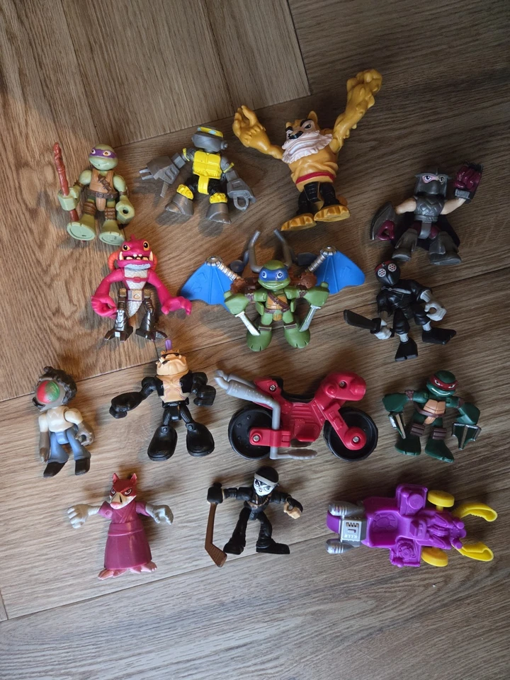 Ninja Turtles Mini Figures Bundle X 14 Piece - Image 1 of 3